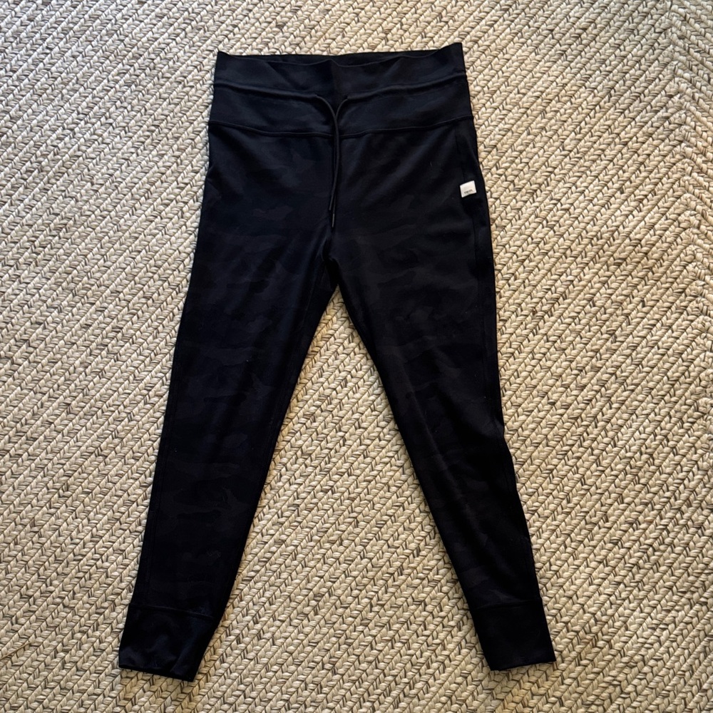 Vuori Women’s Black Camp Joggers Size Medium